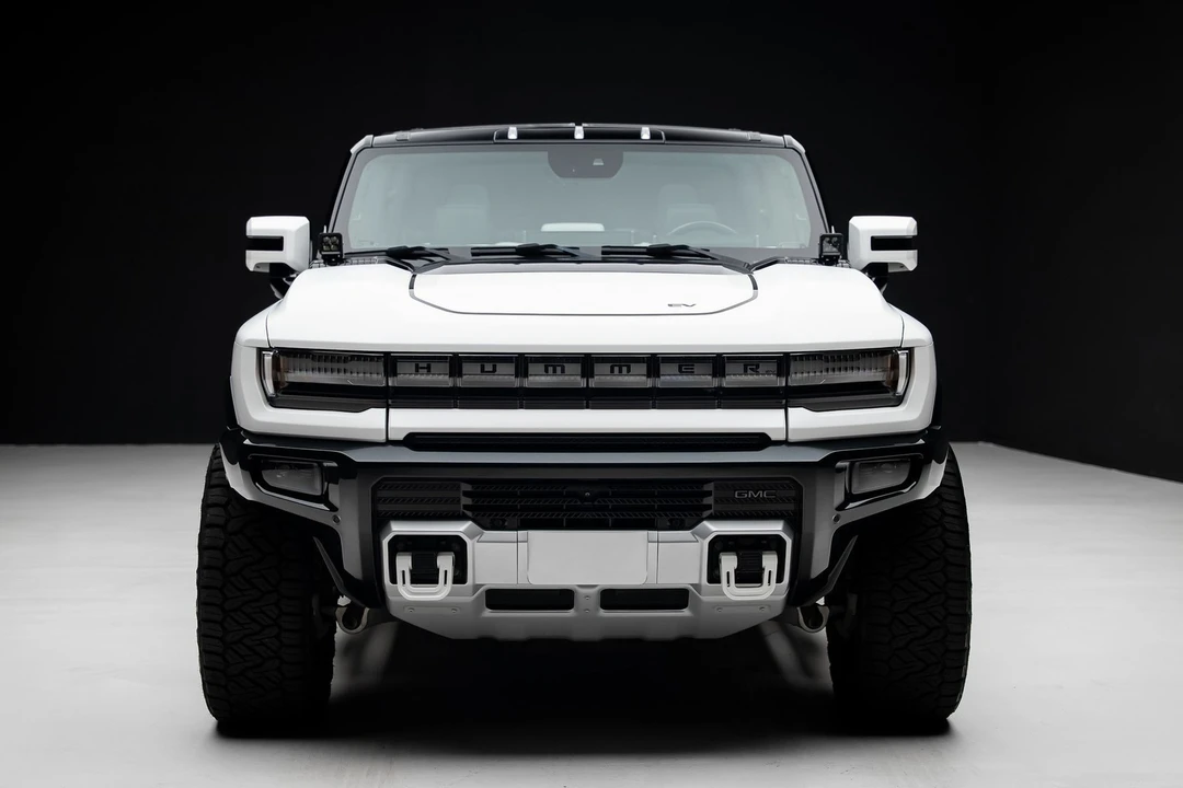 2022 GMC Hummer EV - Image 9 of 31
