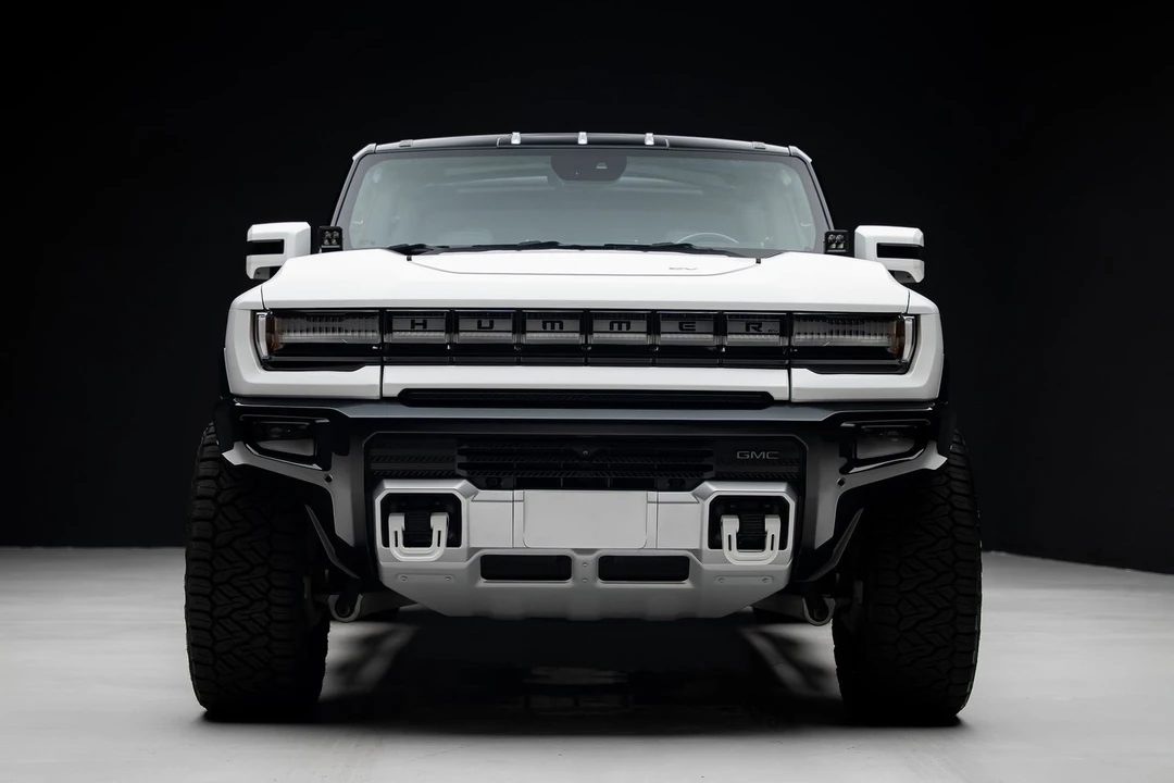 2022 GMC Hummer EV - Image 10 of 31