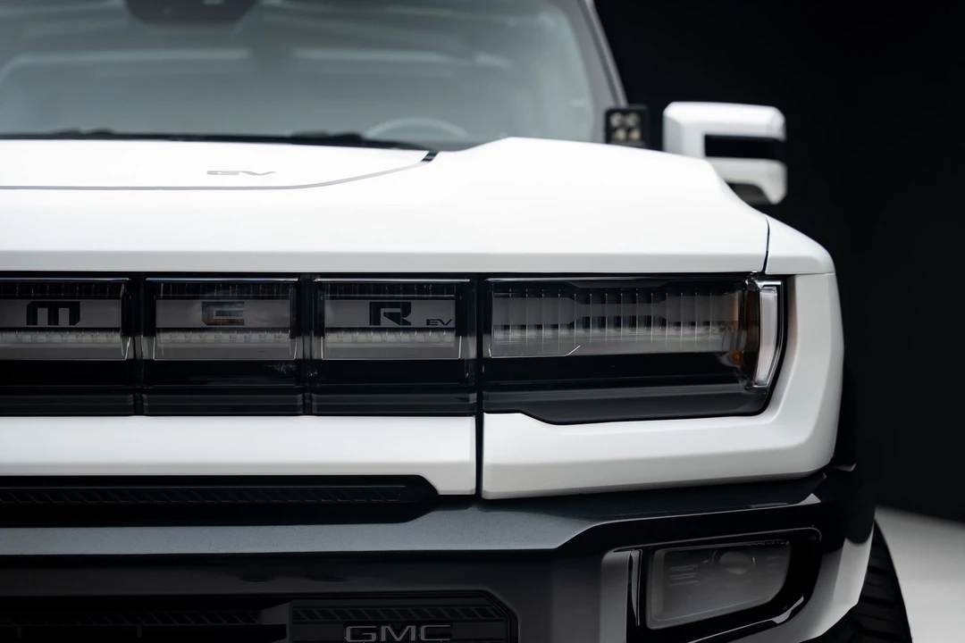 2022 GMC Hummer EV - Image 12 of 31