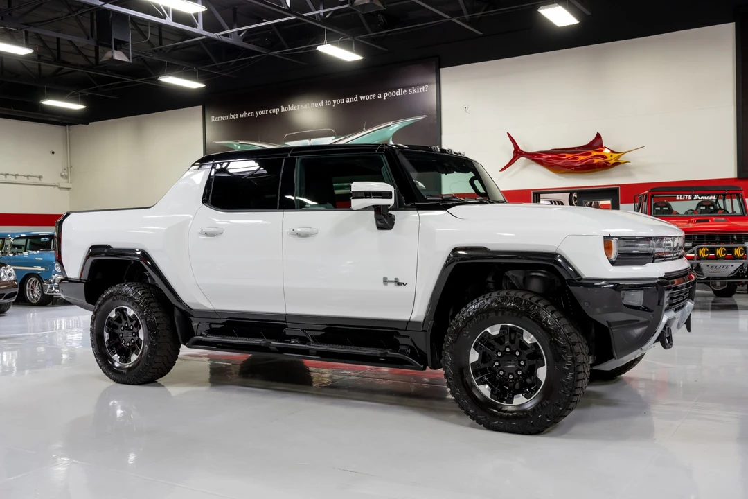 2022 GMC Hummer EV - Image 6 of 31
