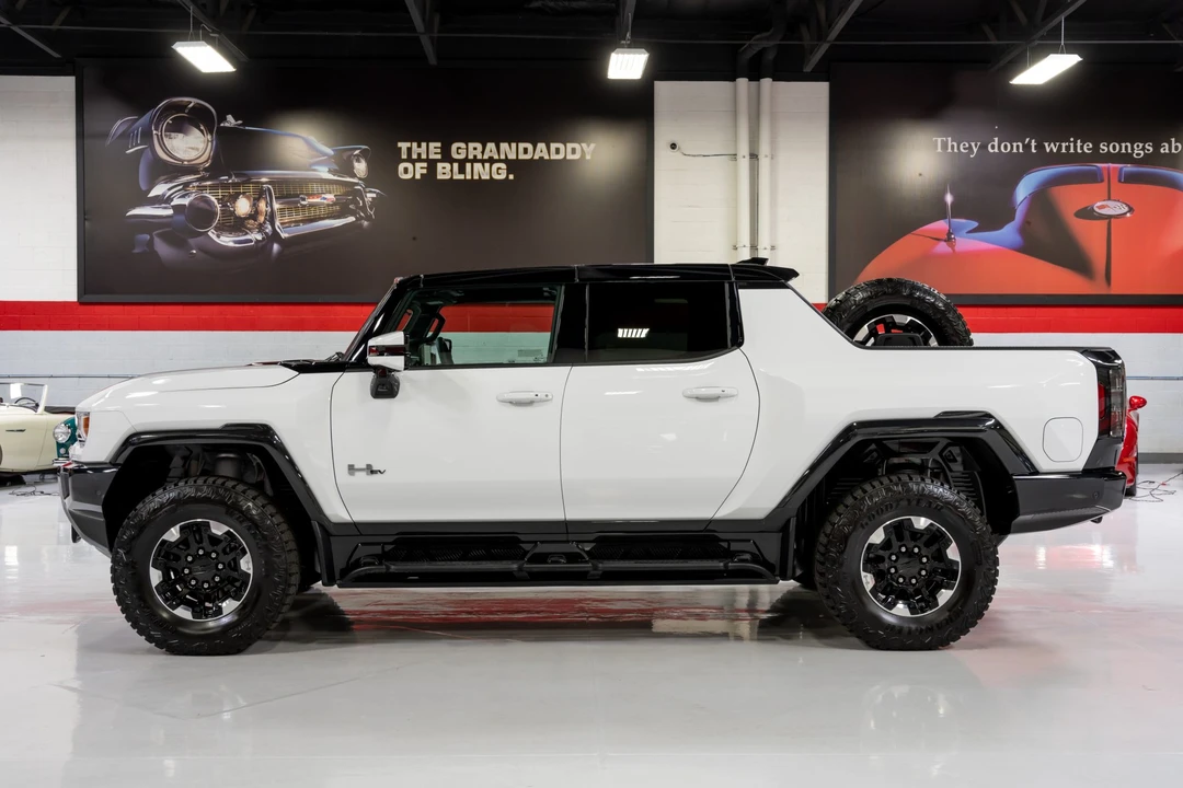 2022 GMC Hummer EV - Image 16 of 31