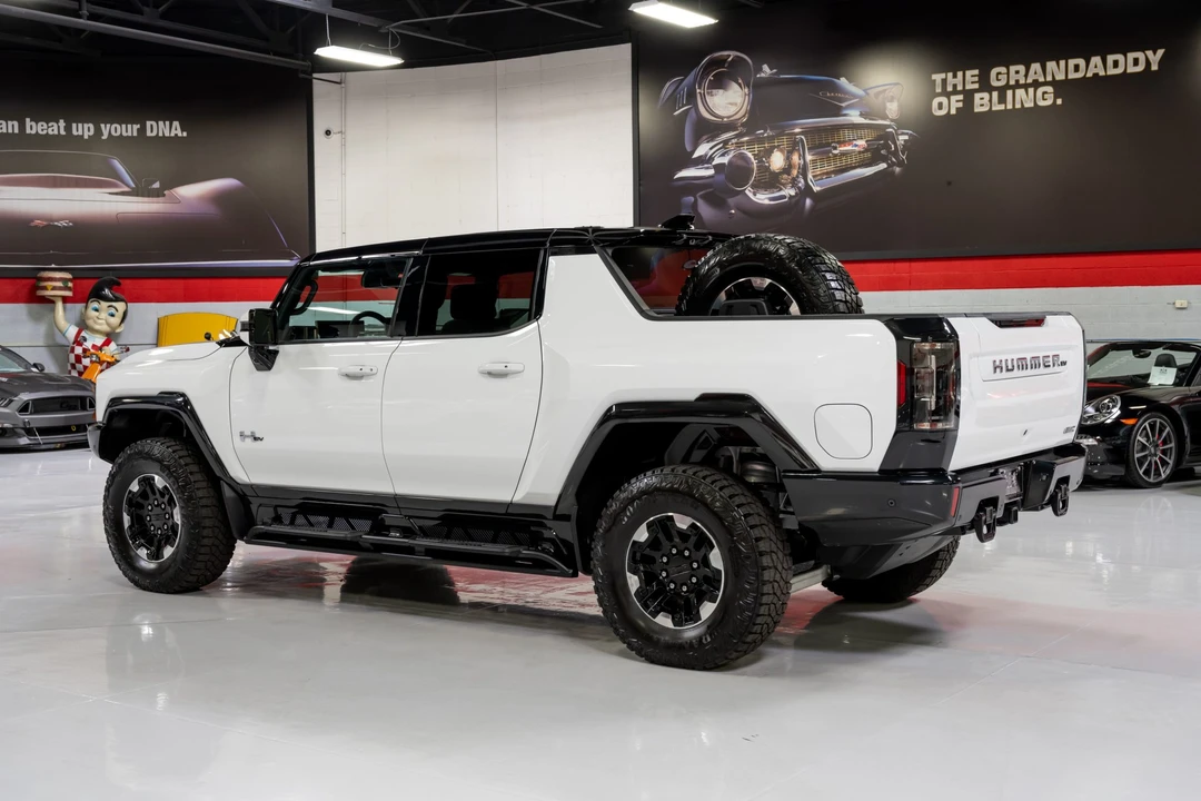 2022 GMC Hummer EV - Image 15 of 31