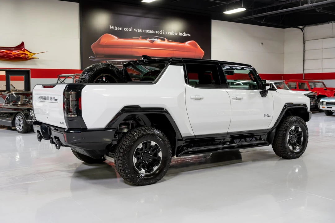 2022 GMC Hummer EV - Image 8 of 31