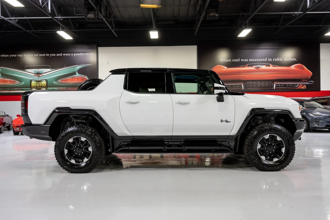 2022 GMC Hummer EV - Image 7 of 31