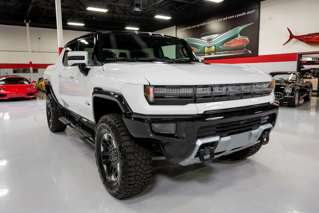2022 GMC Hummer EV - Image 5 of 31