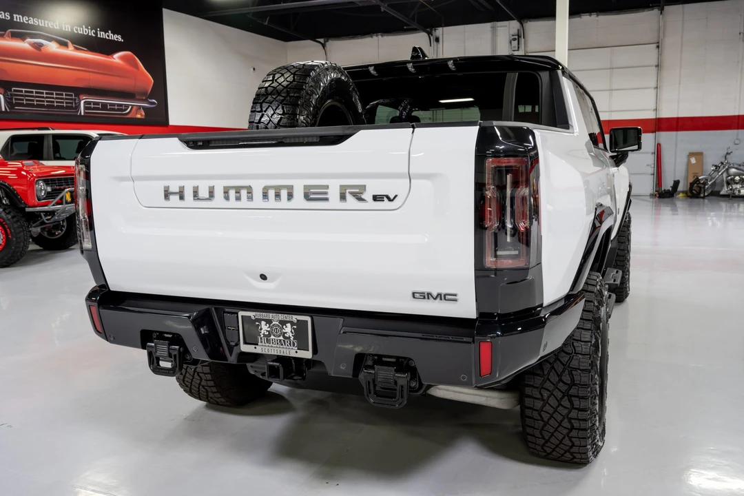 2022 GMC Hummer EV - Image 10 of 31