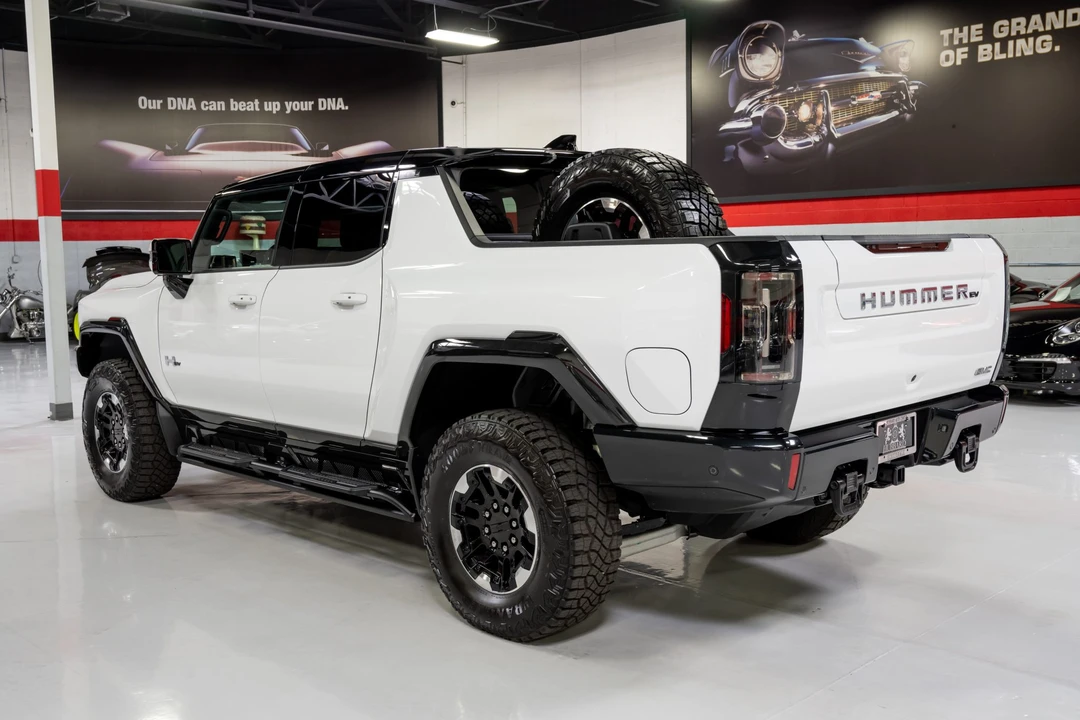 2022 GMC Hummer EV - Image 14 of 31