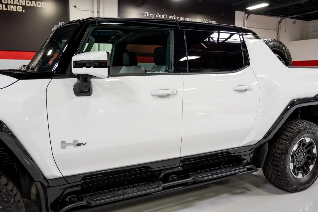 2022 GMC Hummer EV - Image 28 of 31