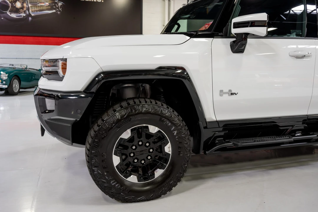 2022 GMC Hummer EV - Image 25 of 31
