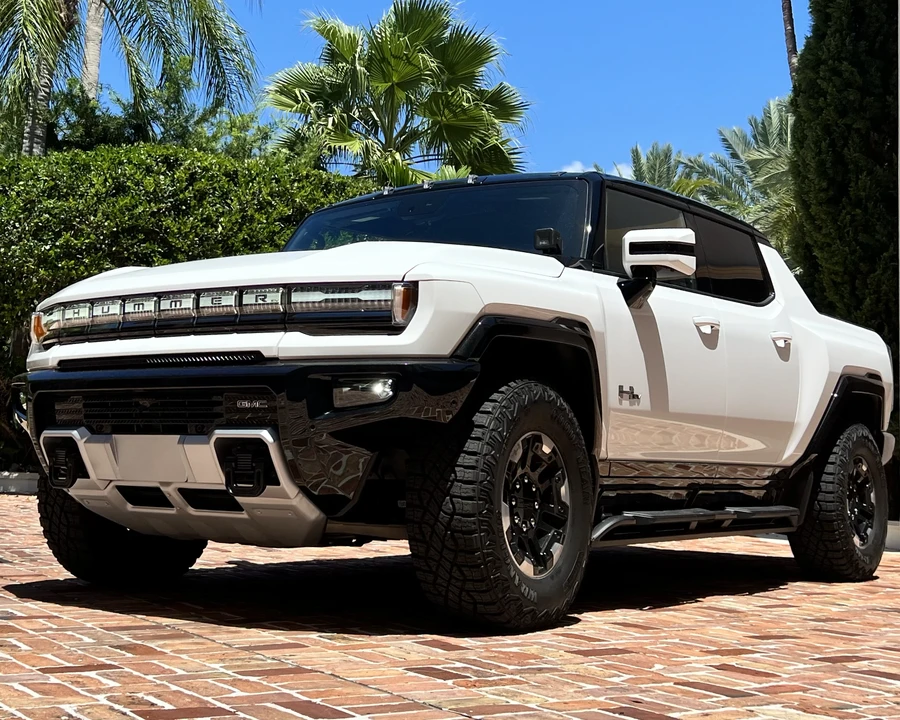 2022 GMC Hummer EV - Image 9 of 31