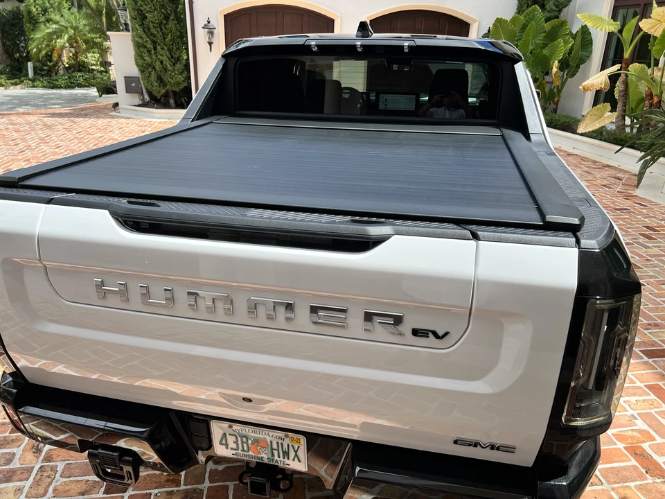 2022 GMC Hummer EV - Image 17 of 31