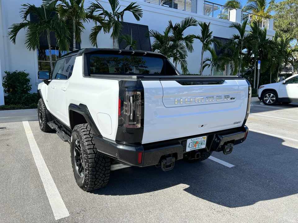 2022 GMC Hummer EV - Image 13 of 31