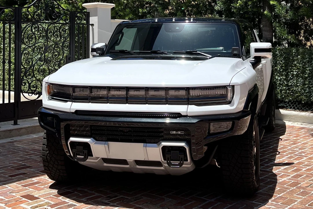 2022 GMC Hummer EV - Image 2 of 31