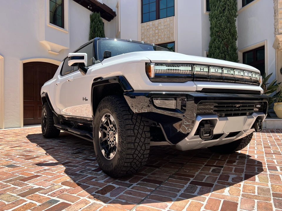 2022 GMC Hummer EV - Image 27 of 31