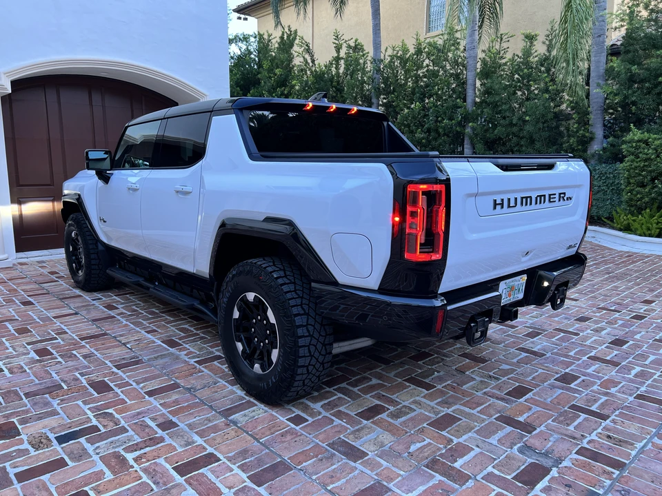 2022 GMC Hummer EV - Image 12 of 31