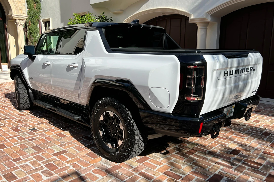 2022 GMC Hummer EV - Image 4 of 31