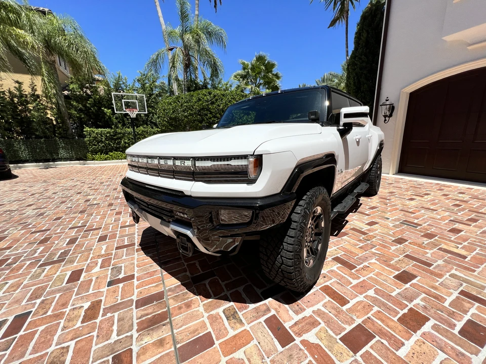 2022 GMC Hummer EV - Image 7 of 31