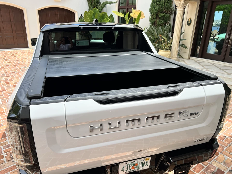 2022 GMC Hummer EV - Image 15 of 31