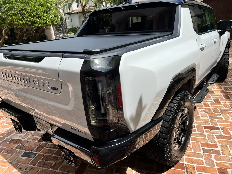 2022 GMC Hummer EV - Image 19 of 31