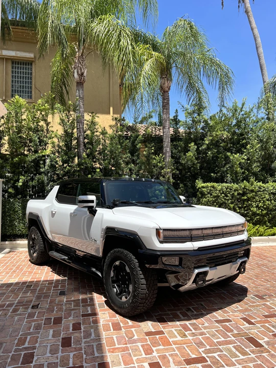2022 GMC Hummer EV - Image 26 of 31
