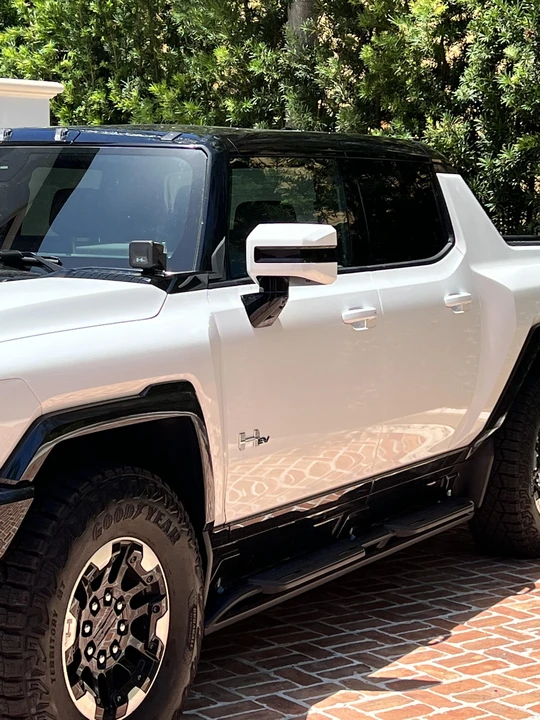 2022 GMC Hummer EV - Image 28 of 31