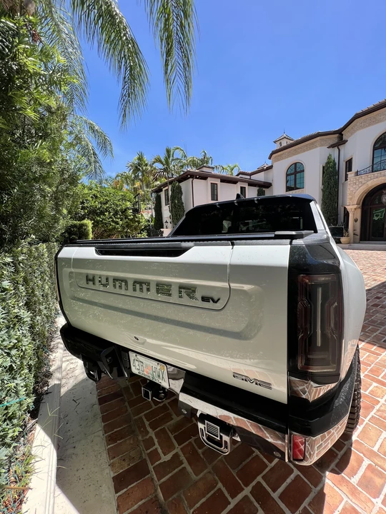 2022 GMC Hummer EV - Image 18 of 31