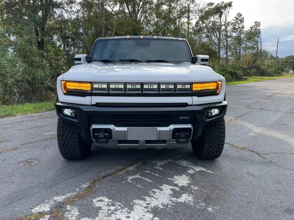 2022 GMC Hummer EV - Image 7 of 31