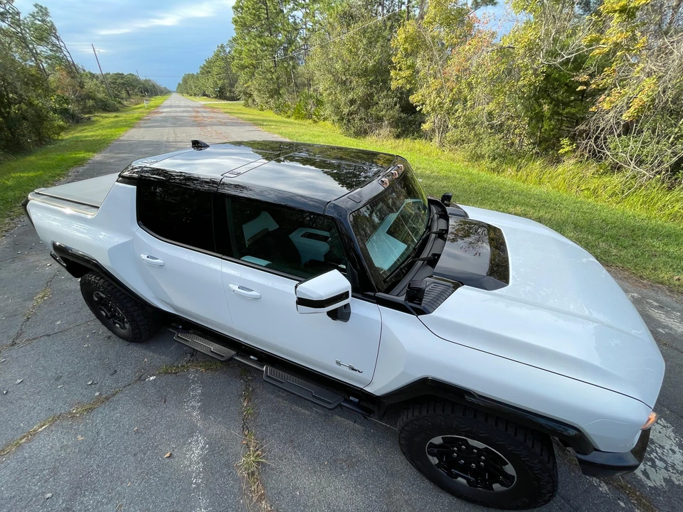2022 GMC Hummer EV - Image 21 of 31