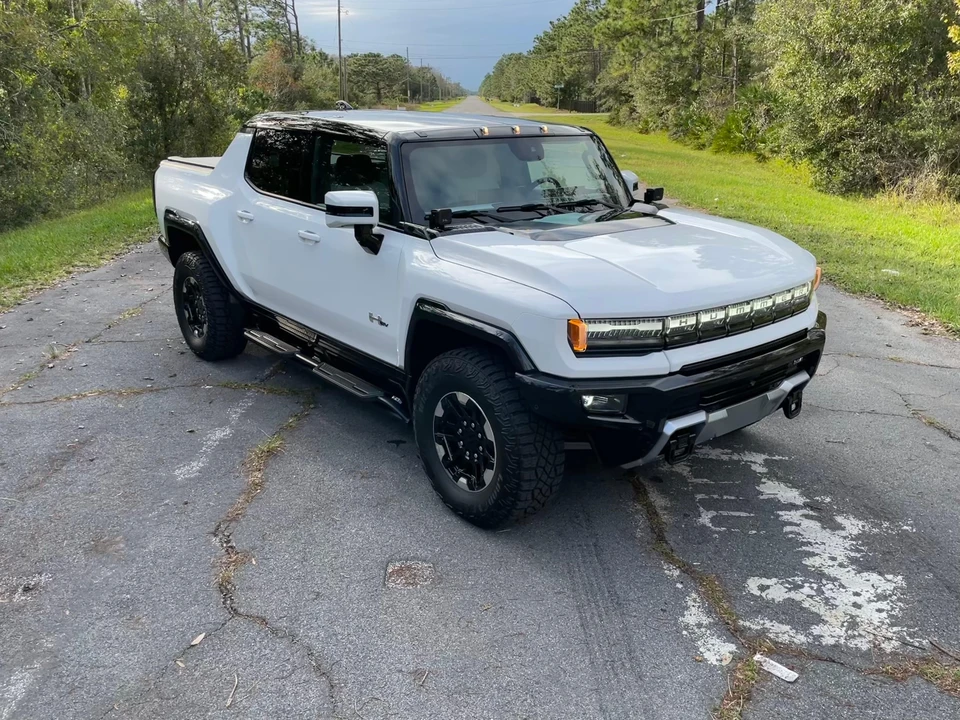 2022 GMC Hummer EV - Image 22 of 31