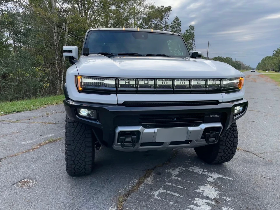 2022 GMC Hummer EV - Image 25 of 31