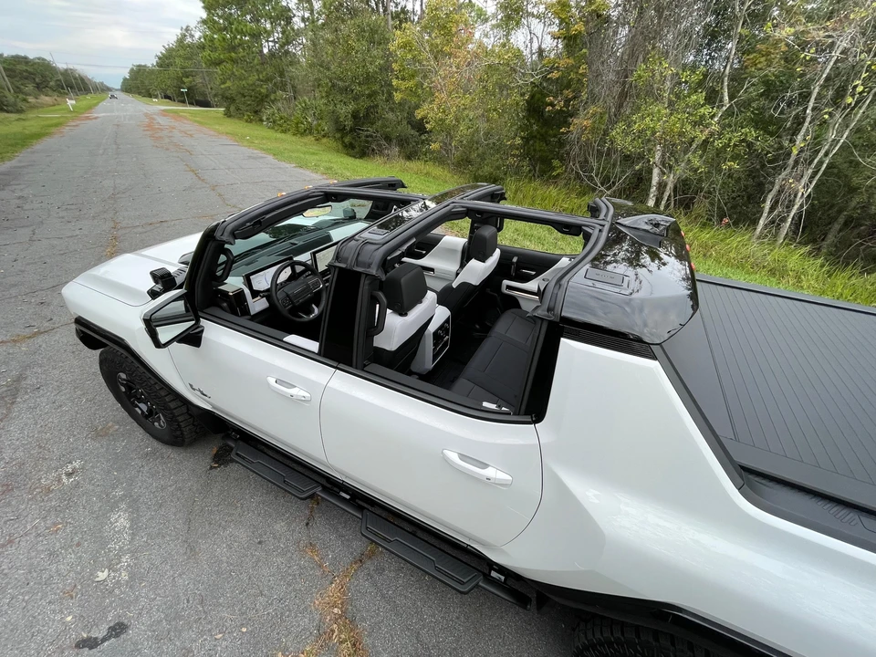2022 GMC Hummer EV - Image 31 of 31