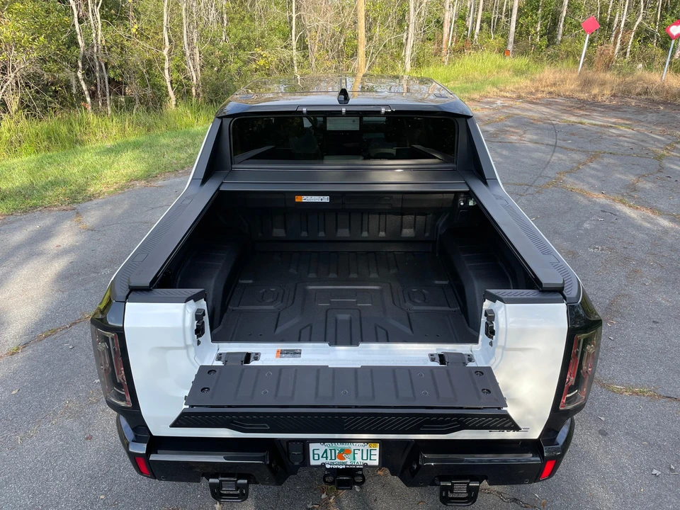 2022 GMC Hummer EV - Image 18 of 31