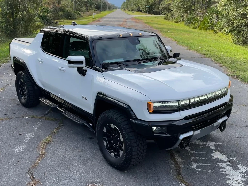 2022 GMC Hummer EV - Image 23 of 31