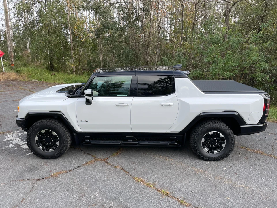 2022 GMC Hummer EV - Image 12 of 31