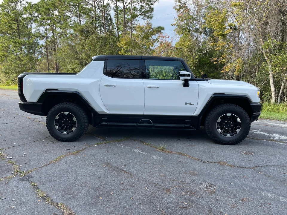 2022 GMC Hummer EV - Image 20 of 31