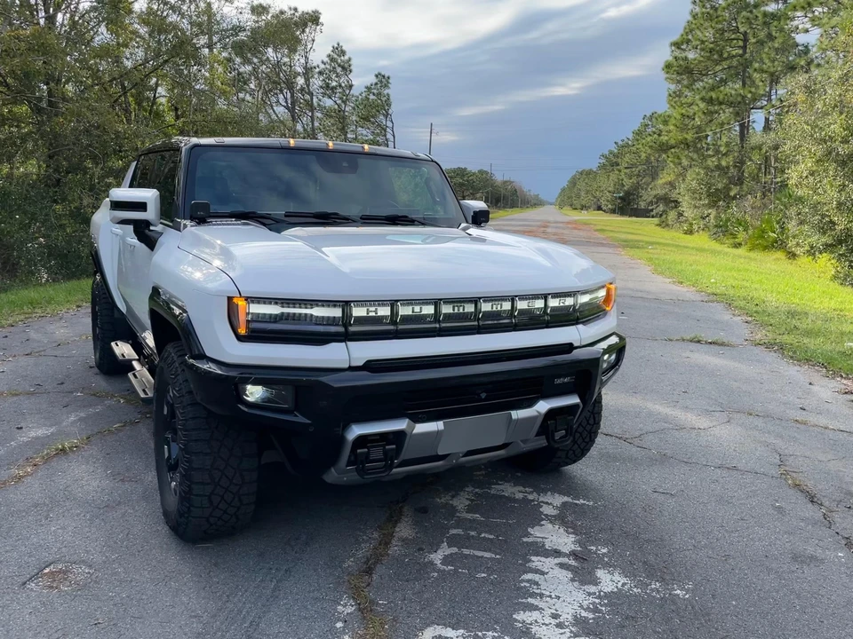 2022 GMC Hummer EV - Image 24 of 31