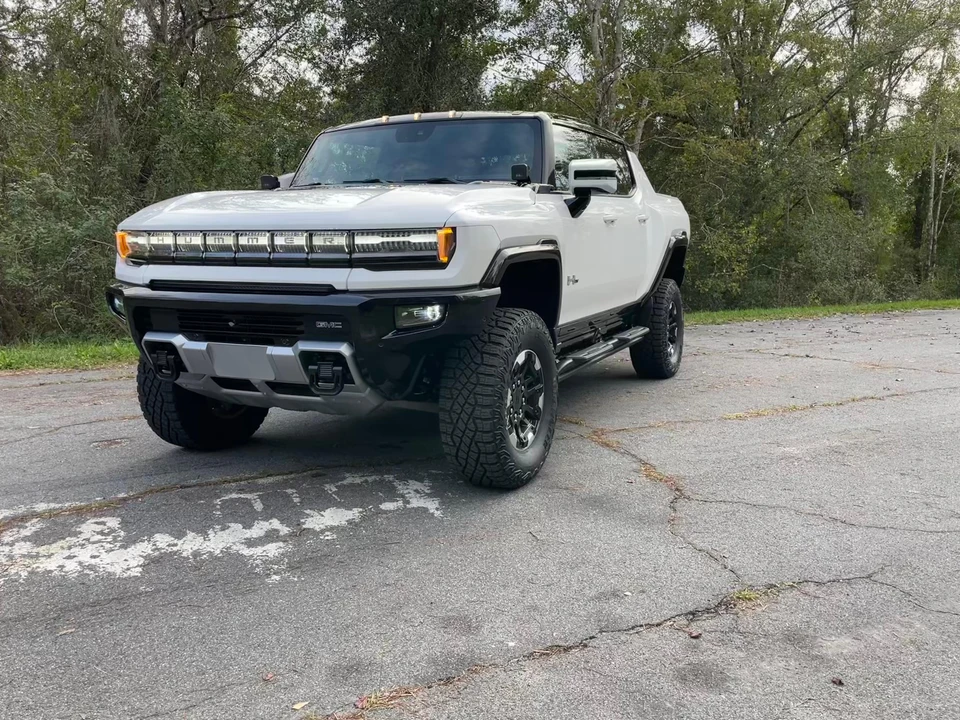 2022 GMC Hummer EV - Image 8 of 31