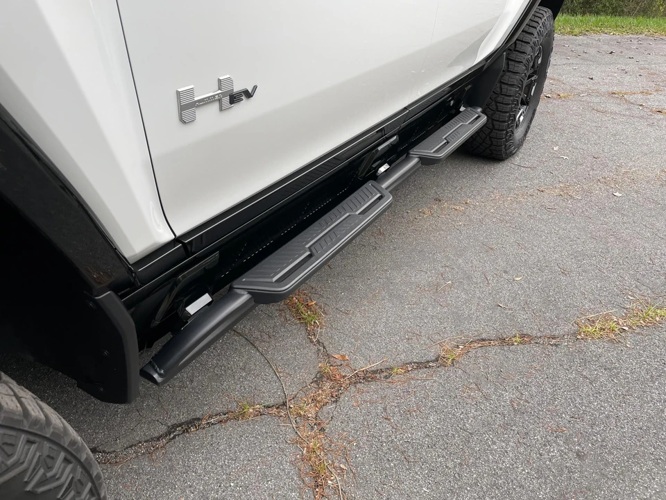 2022 GMC Hummer EV - Image 30 of 31