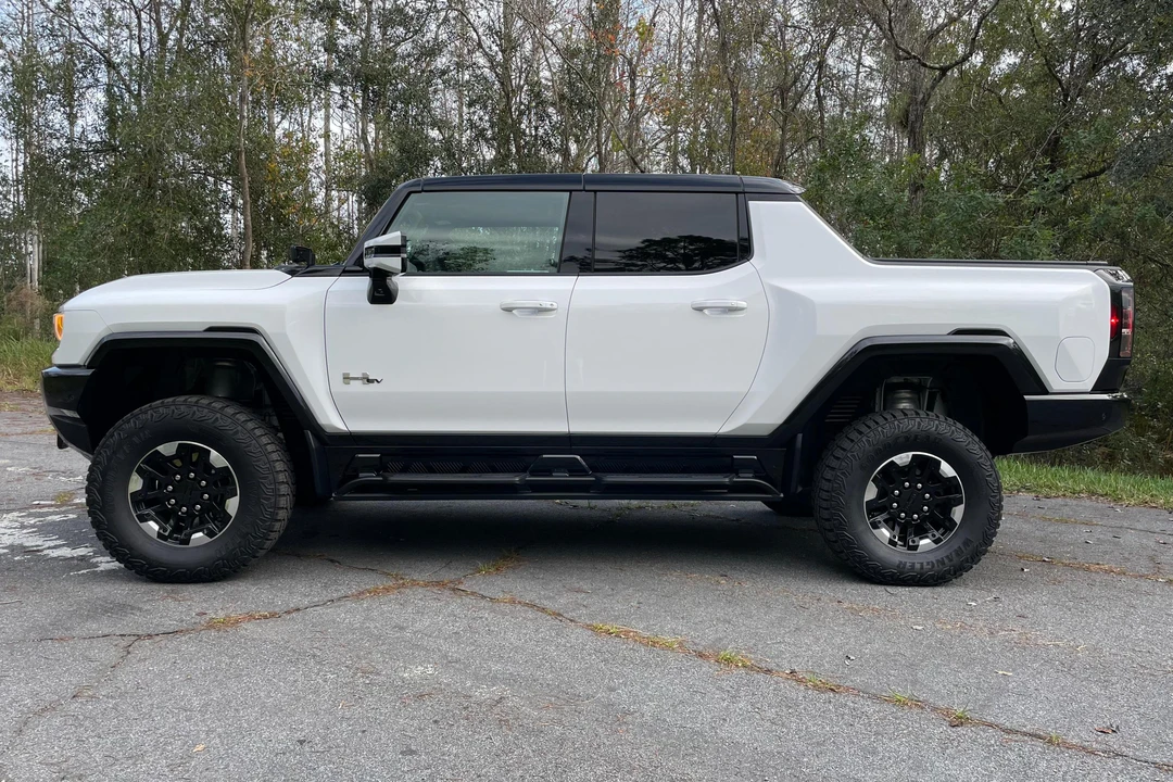 2022 GMC Hummer EV - Image 3 of 31