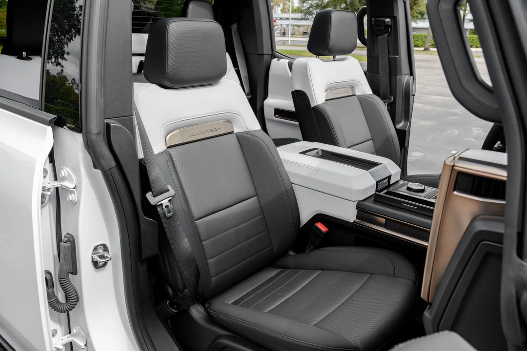 2022 GMC Hummer EV - Image 23 of 31