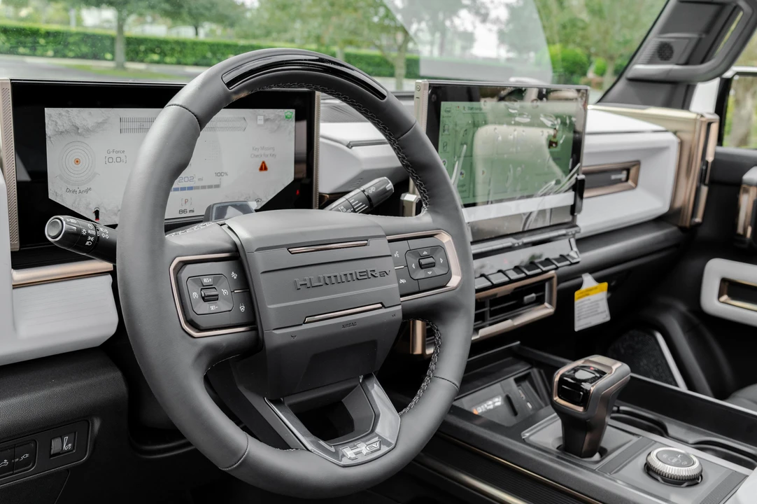 2022 GMC Hummer EV - Image 29 of 31