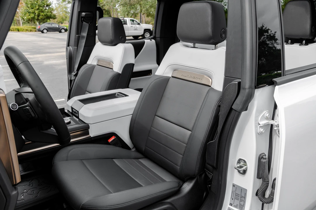 2022 GMC Hummer EV - Image 26 of 31