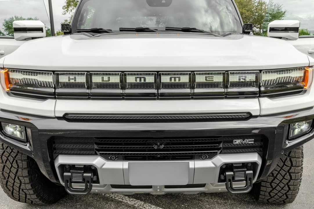 2022 GMC Hummer EV - Image 12 of 31