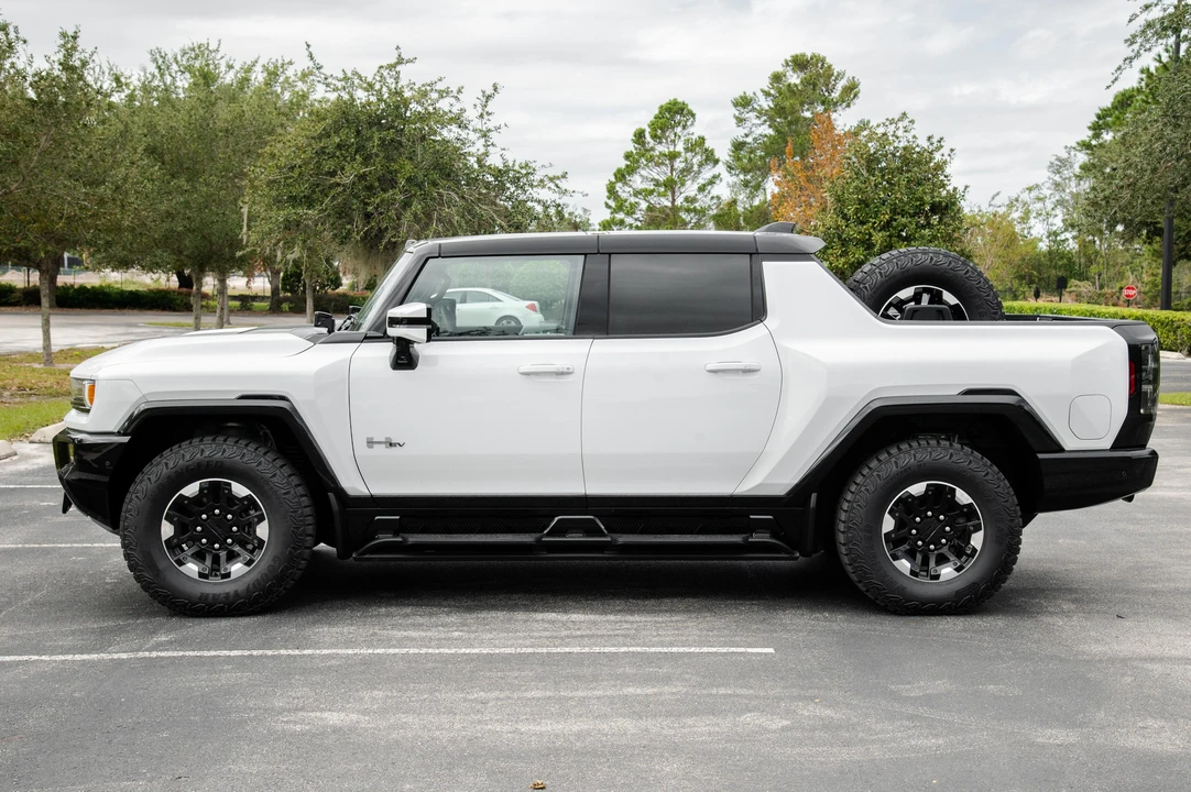 2022 GMC Hummer EV - Image 7 of 31