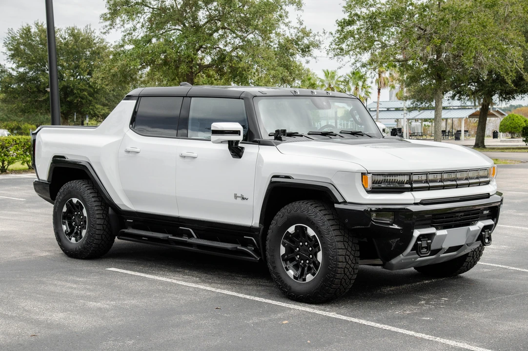 2022 GMC Hummer EV - Image 11 of 31