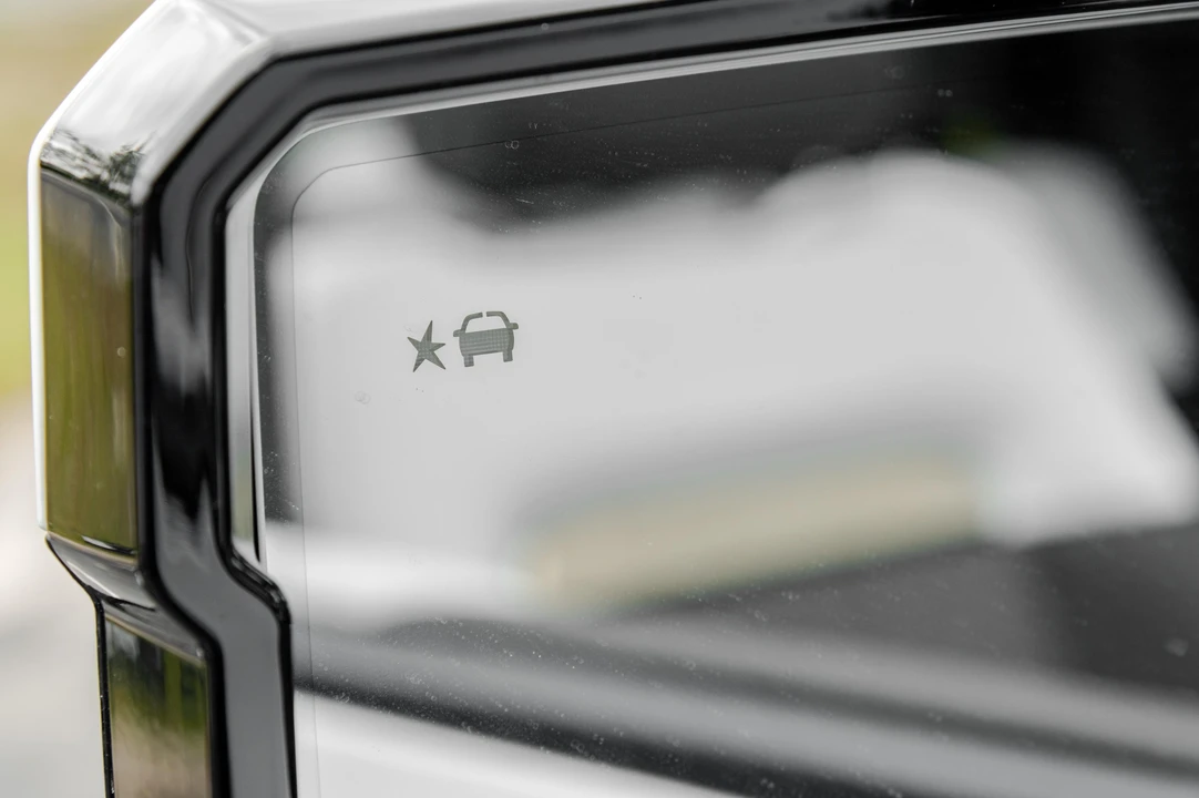 2022 GMC Hummer EV - Image 14 of 31