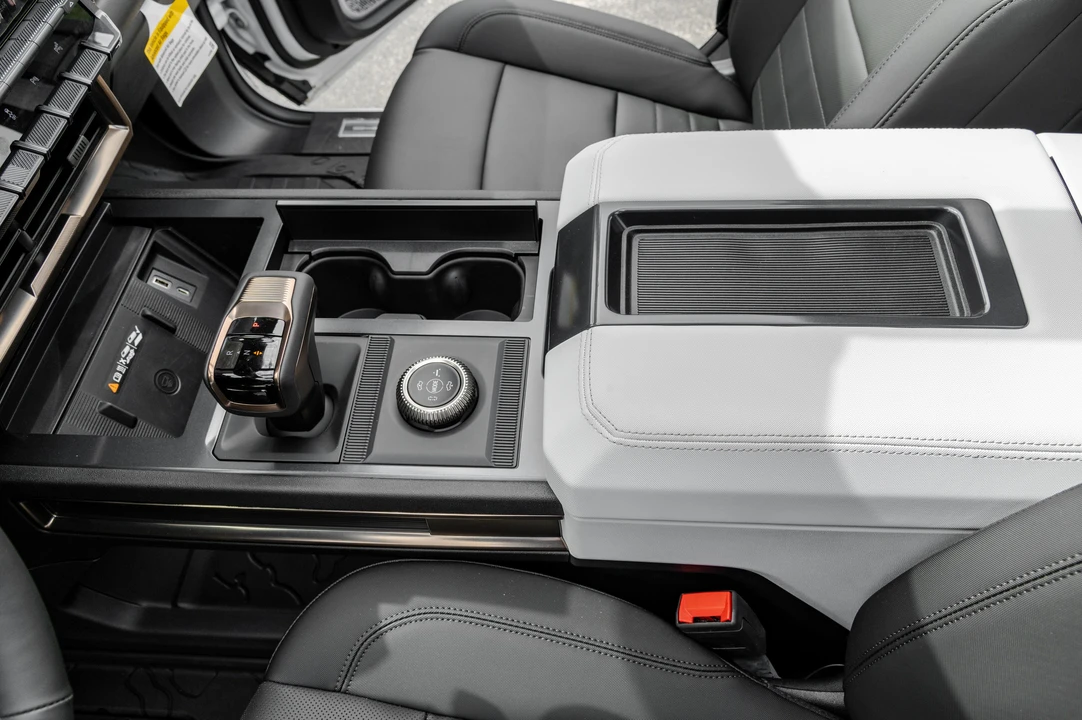 2022 GMC Hummer EV - Image 31 of 31
