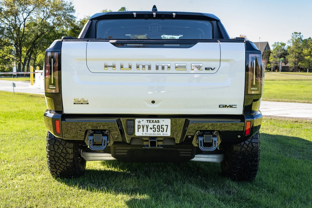 2022 GMC Hummer EV - Image 11 of 31