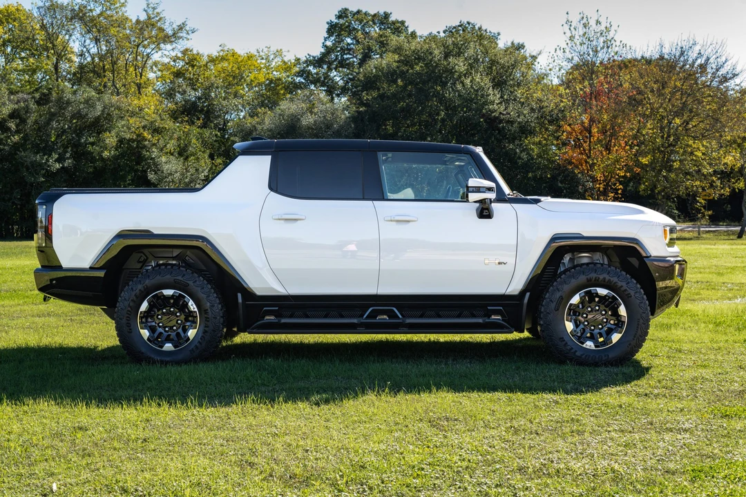 2022 GMC Hummer EV - Image 9 of 31