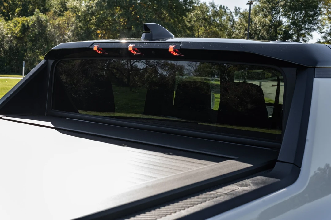 2022 GMC Hummer EV - Image 31 of 31